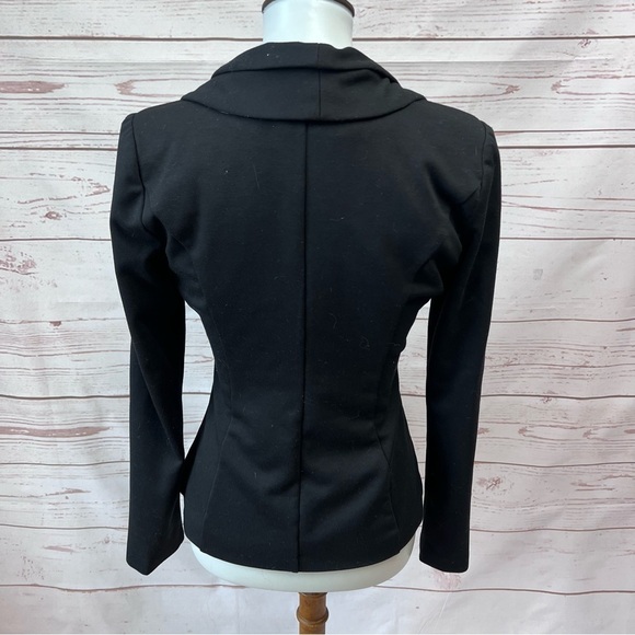 Femme Los Angeles Stretch Pleated Tuxedo Blazer - Picture 8 of 8